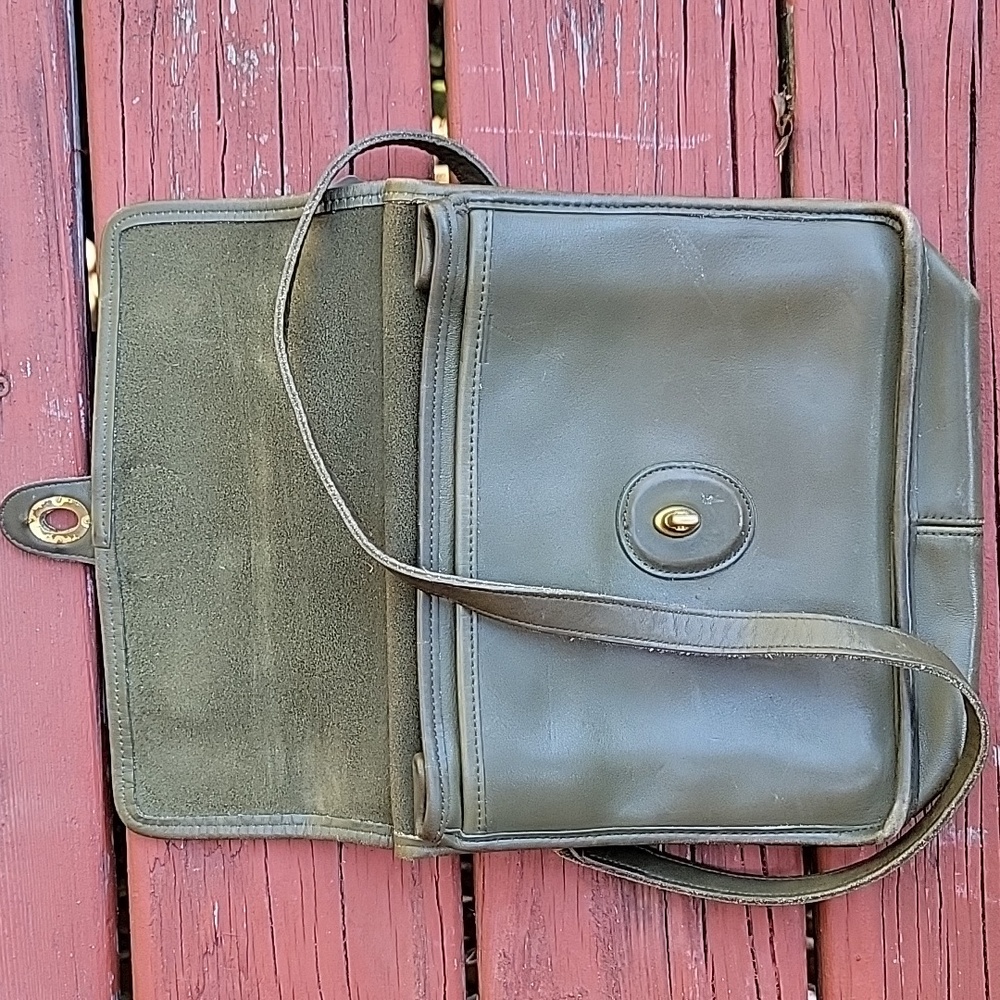 Classic Coach Olive Green Willis Leather Men's Bag - Picture 16 of 16